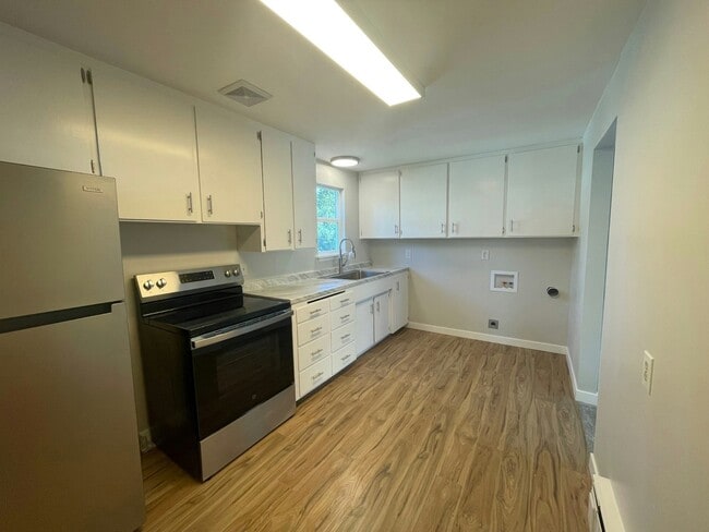 Building Photo - 802 W Cherry Ave