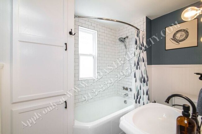 Building Photo - Beautiful Ranch Home in Brookside-Availabl...
