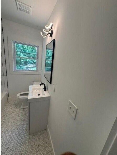 Building Photo - 2069 W Woodberry Ave