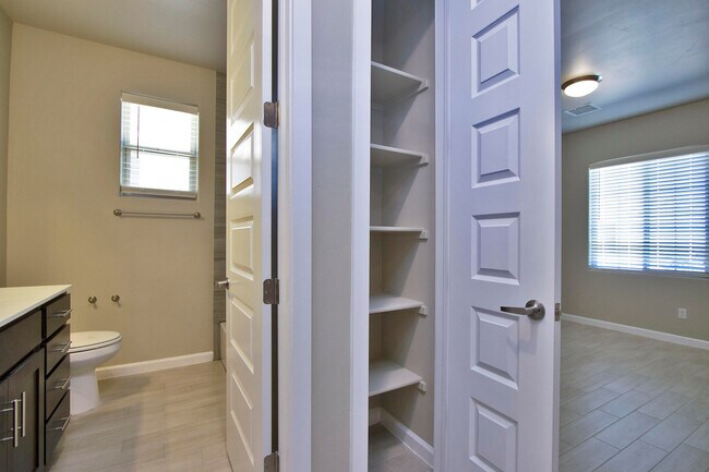 Building Photo - 729 C. Escondida