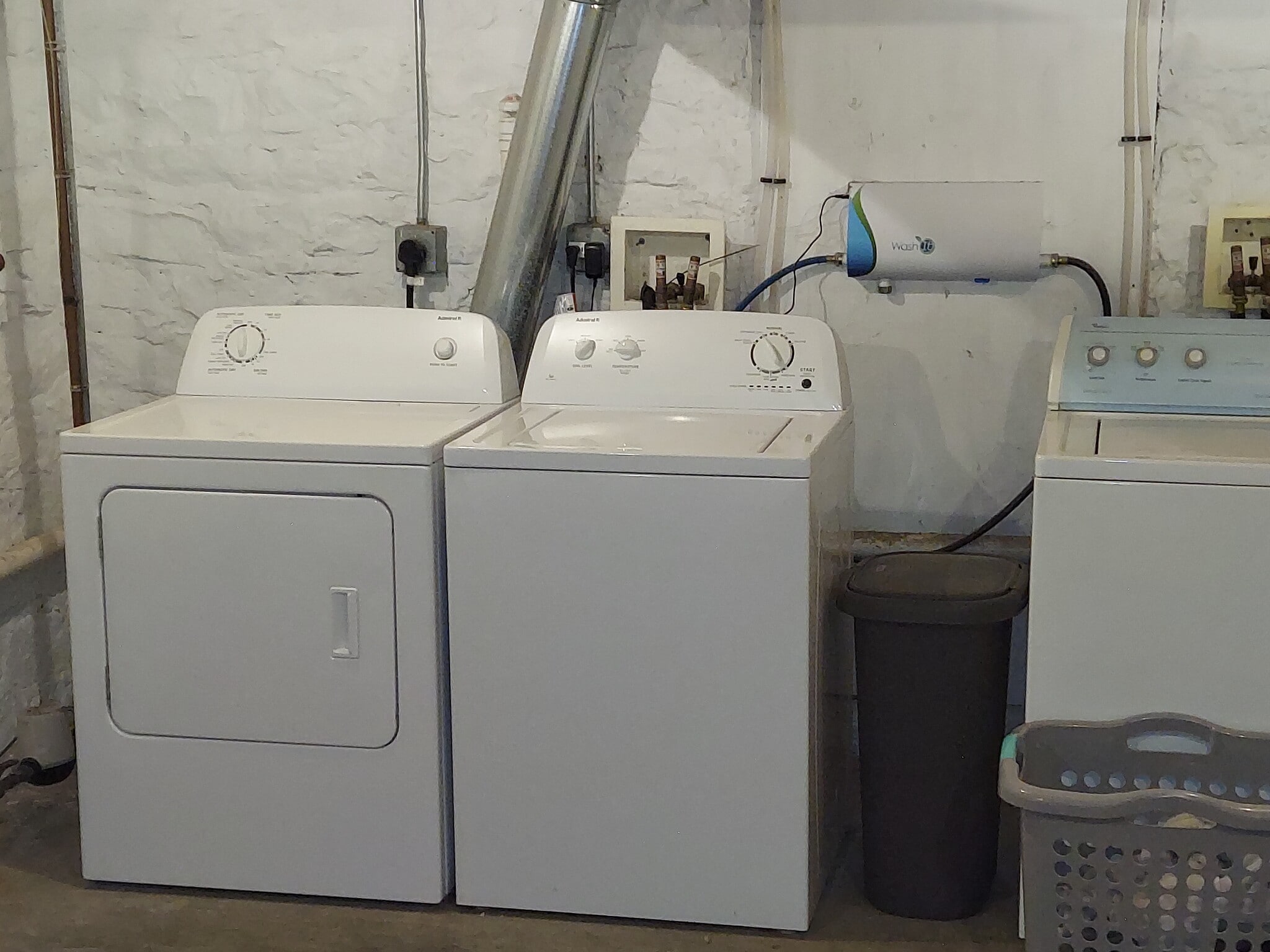 Basement/Laundry - 615 Lake St