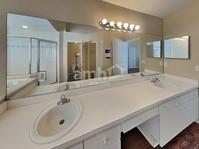 Building Photo - 321 Sterling Lake Dr