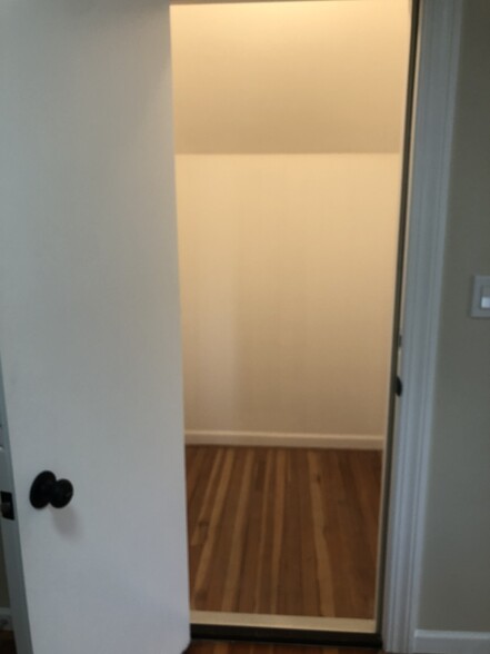 Building Photo - 385 Palisade Ave