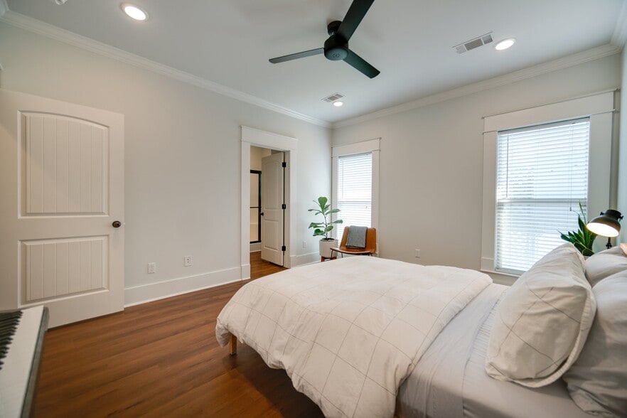 Building Photo - 1323 S Louisiana St