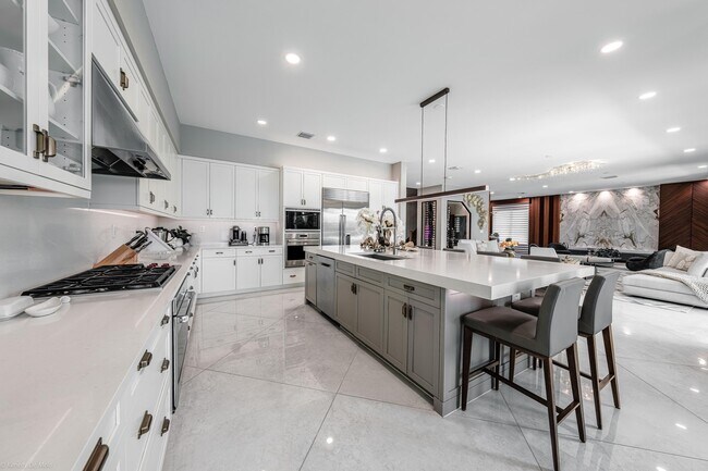 Building Photo - 17119 Aquavera Way