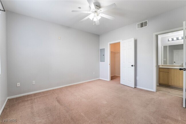 Building Photo - 6955 N Durango Dr