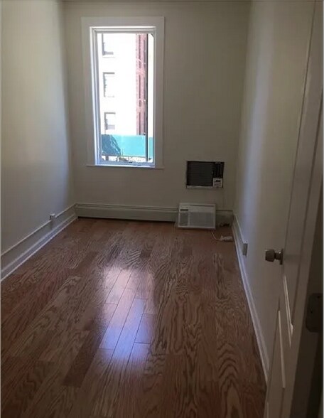 Building Photo - 48-29 40th St