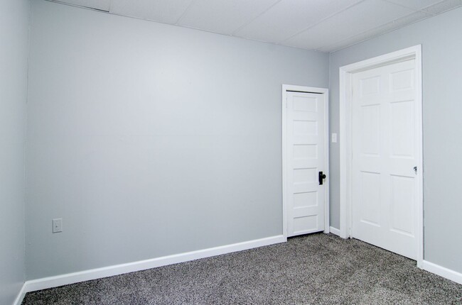 Building Photo - Completely Remodeled 2 Bed 1 Bath