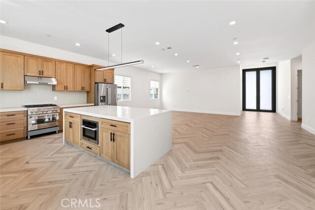 Building Photo - 8018 Shadyglade Ave
