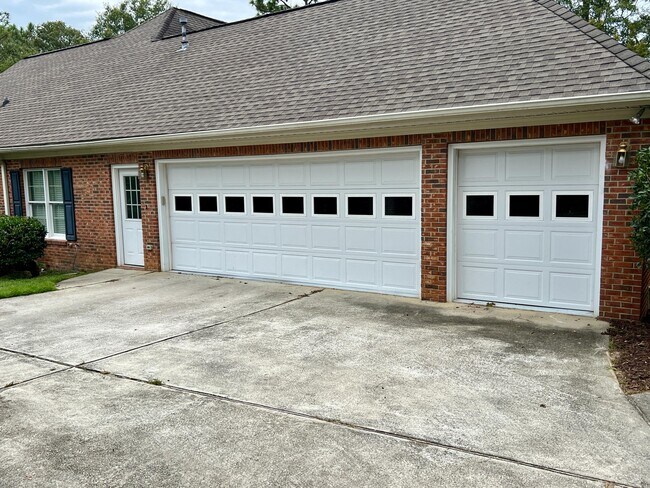 Building Photo - 160 Winged Elm Cir