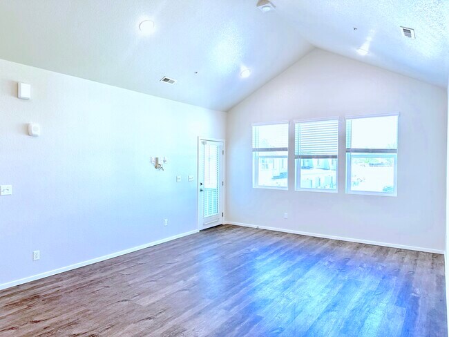 Building Photo - 2710 Barnstormer St