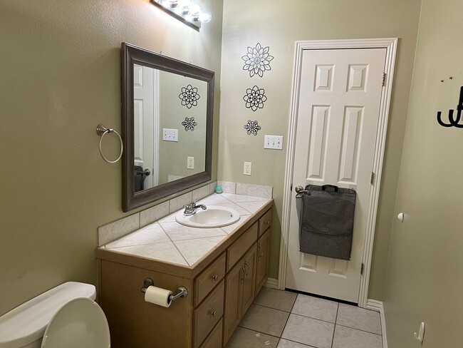 Building Photo - 3 Bed 2 Bath House Right down the road from Northridge Middle School.