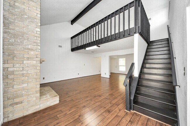 Building Photo - 6230 Grandvale Dr