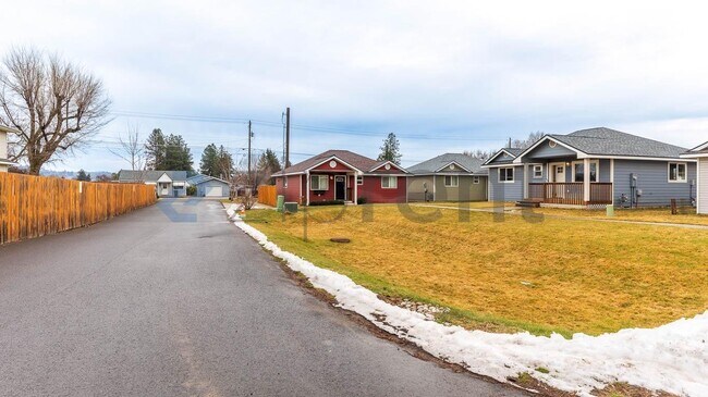 Building Photo - 7125 N Crestline St