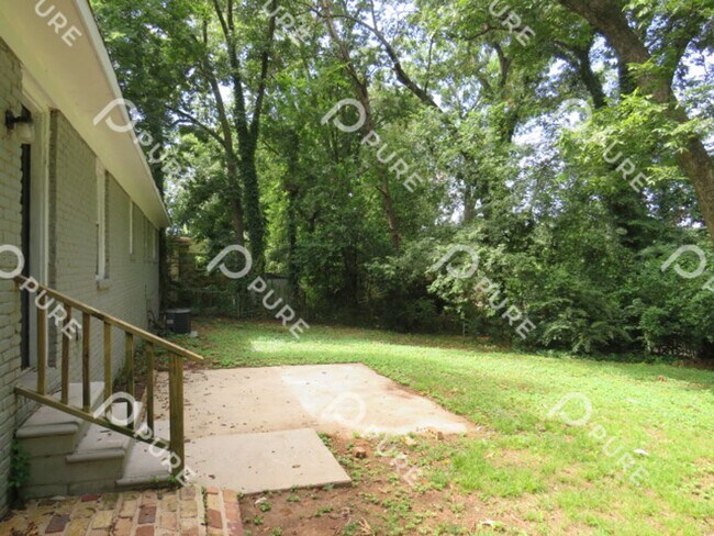 Building Photo - 2217 Linde St NW