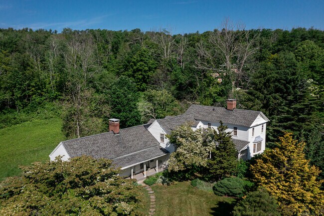 Building Photo - 255 Smith Hill Rd