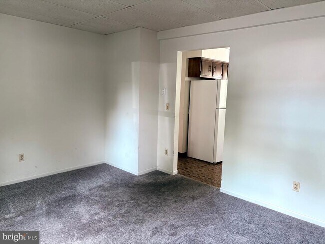 Building Photo - 56 Pineside Dr