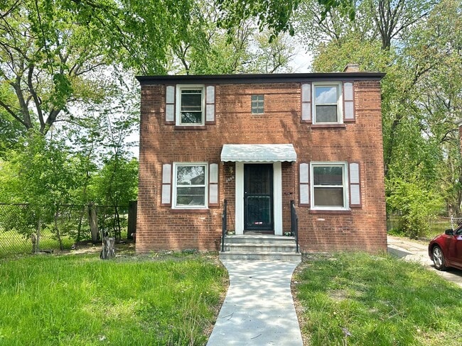 Primary Photo - 2500 E 98th St