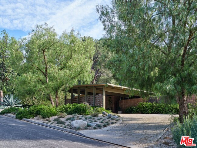 Building Photo - 8973 Wonderland Park Ave