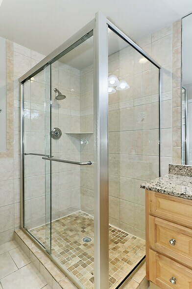 Primary Bath Shower - 2022 N Culpeper St