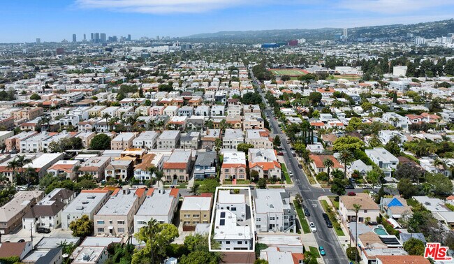 Building Photo - 458 N Sierra Bonita Ave
