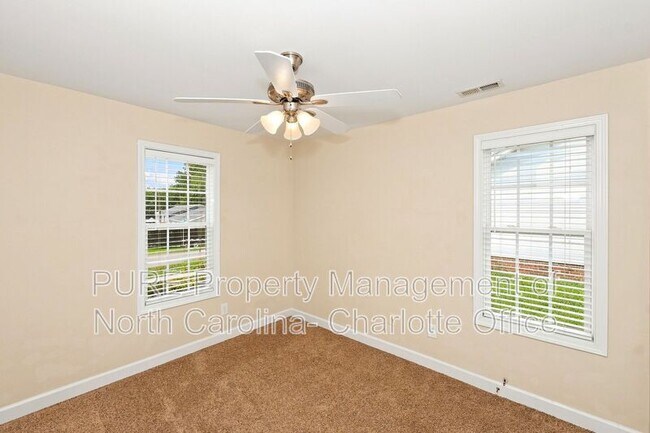 Building Photo - 1459 Ontario Dr