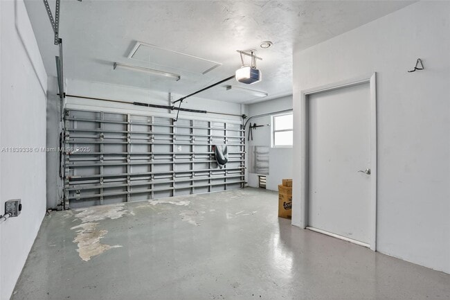 Building Photo - 4907 Holly Dr