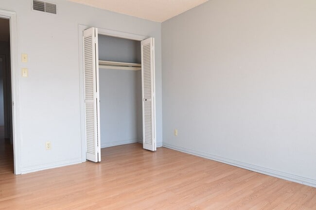 Building Photo - $1,800.00 Move-in-Special