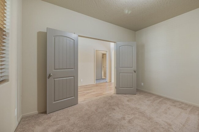 Building Photo - 3 bed with Office Rancher in the Landings ...
