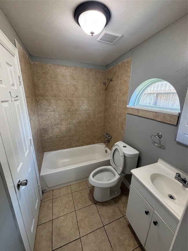 Building Photo - 2013 Eubanks St