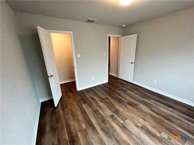 Building Photo - 724 Stonemanor