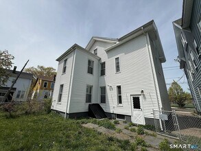 Building Photo - 180 Portsea St