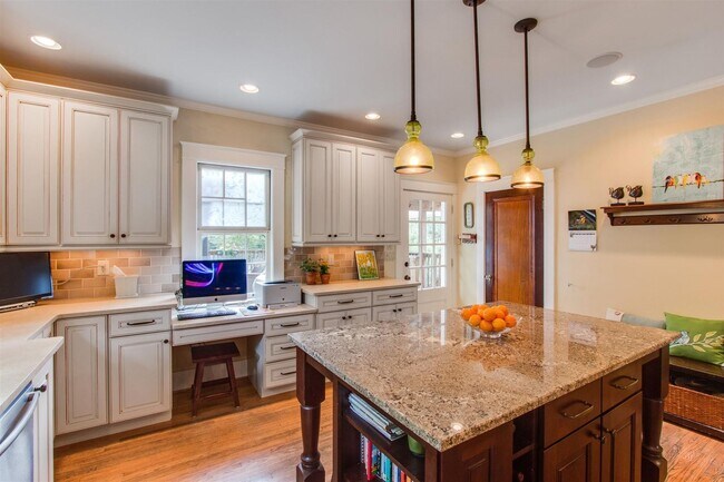 Building Photo - CHARMING RENOVATED TUDOR | WALK TO VANDERBILT & BELMONT