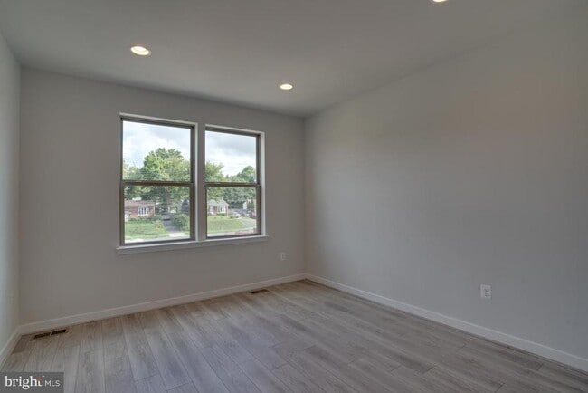 Building Photo - 5102 Oakmoore Dr