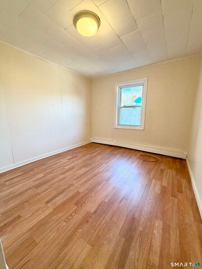 Building Photo - 9 Meridian St