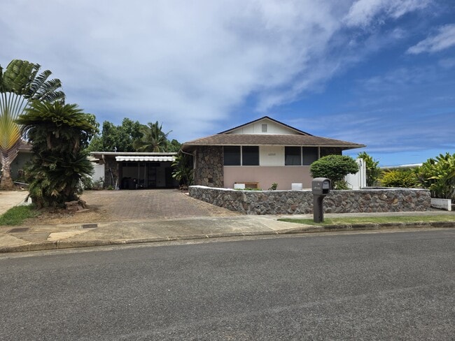 Building Photo - 46-305-305 Hoauna St