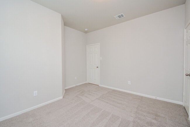 Building Photo - 27326 Grey Fox Run