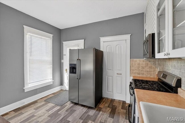 Building Photo - 221 Lebanon Ave