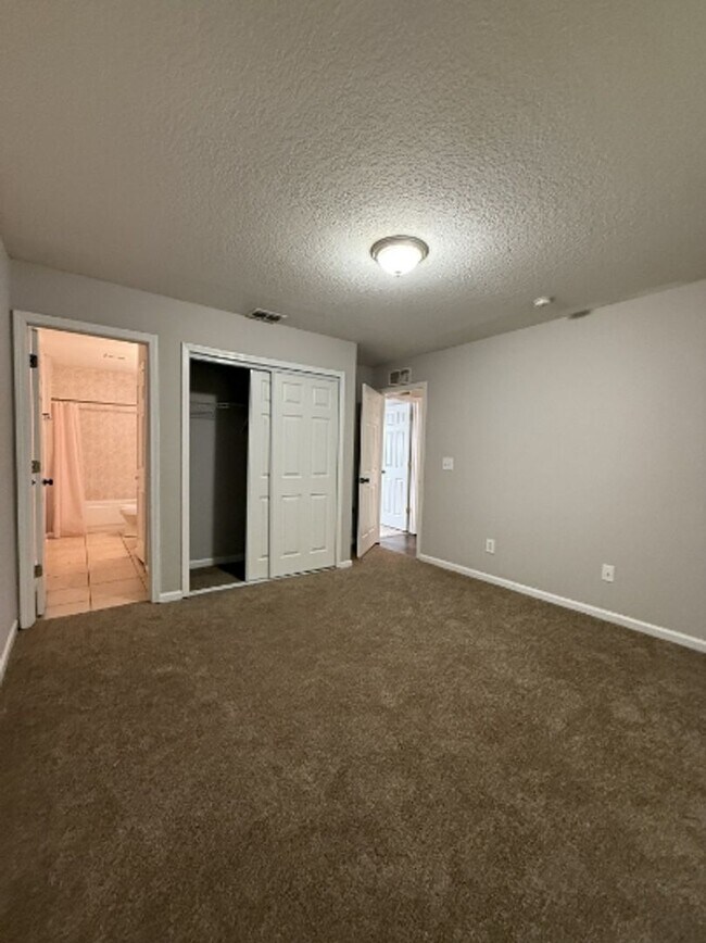 Building Photo - Beautiful 3 Bedroom 2 Bath House with New Kitchen