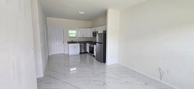 Building Photo - Cute Two Bedroom Cottage-MOVE IN READY