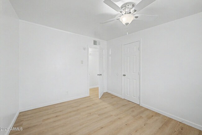Building Photo - 2038 E Lemon St