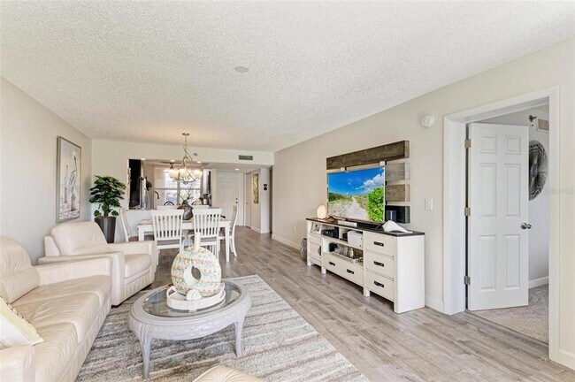 Building Photo - 4480 Fairways Blvd