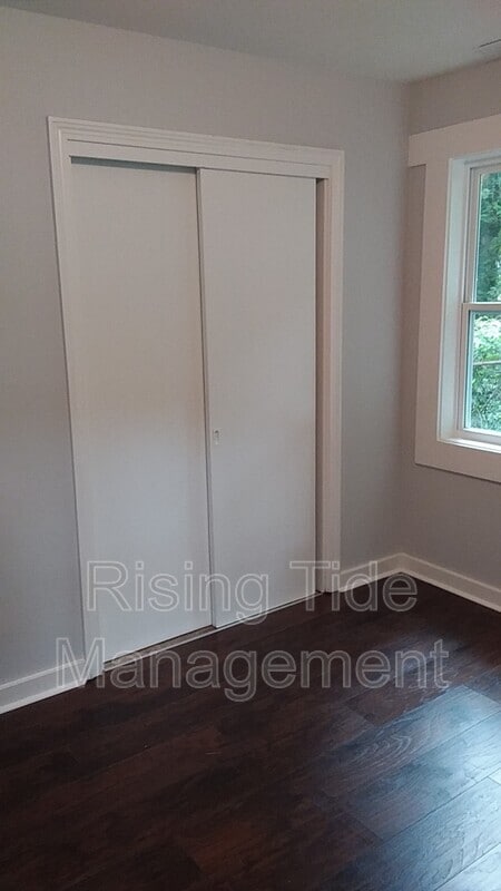 Building Photo - 1909 16th Ave N