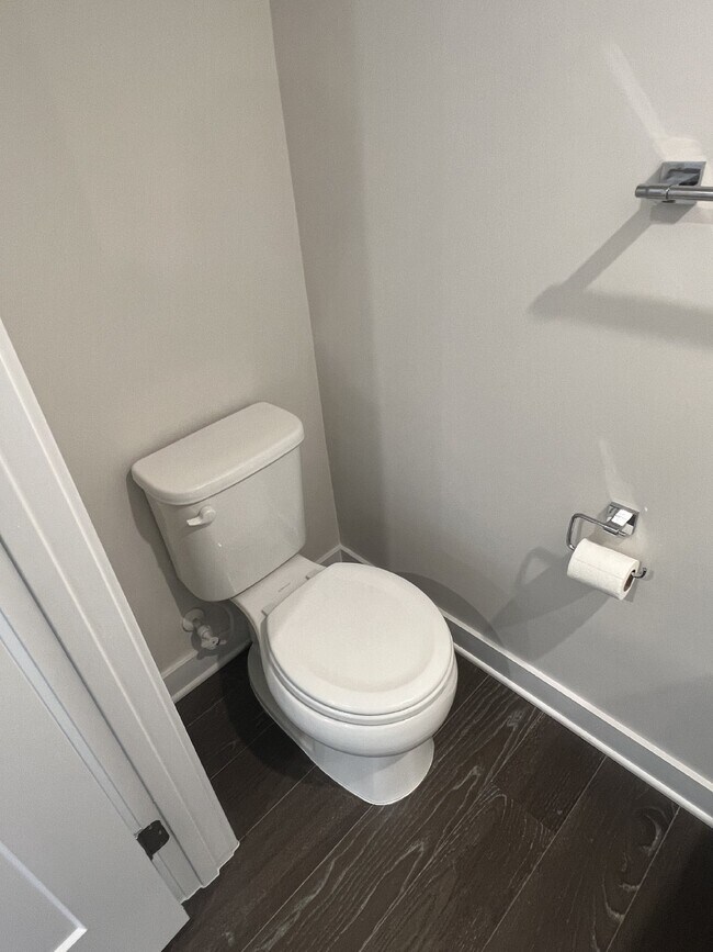 Building Photo - **Special Move-in Offer**  $500 off of the...