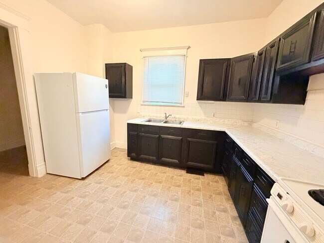 Building Photo - 71 N Warman Ave