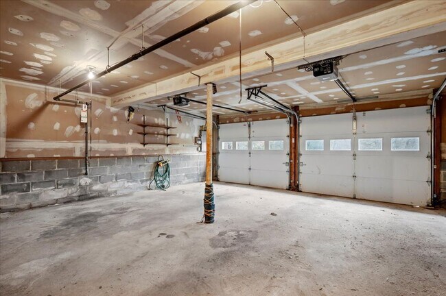 Building Photo - Croton On Hudon 4-Bedroom 2.5-Bathroom Home