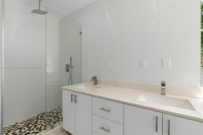 Building Photo - 26 NE 88th St