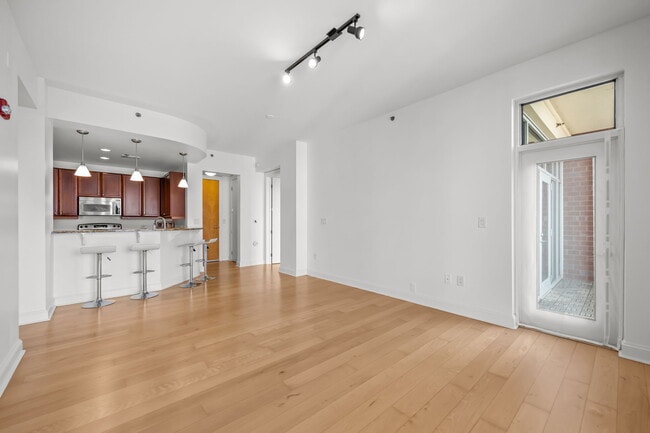 Building Photo - 618 N Boylan Ave