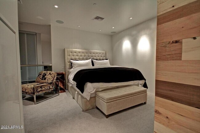 Building Photo - 4747 N Scottsdale Rd