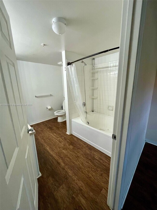 Building Photo - 140 SW 117th Ave